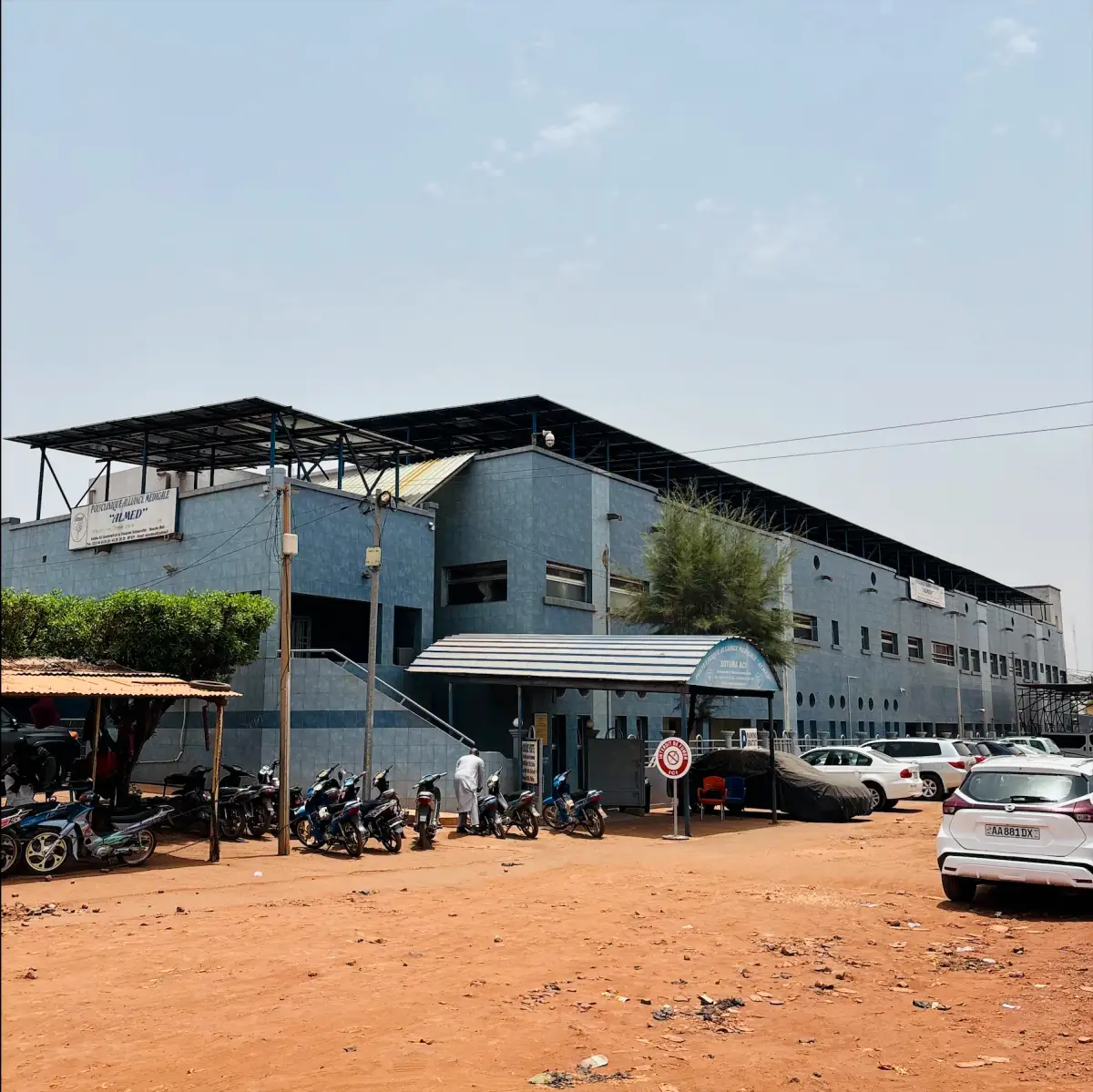 Façade de la Polyclinique Alliance Médicale à Bamako